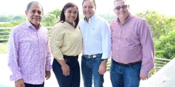 Abel Martínez inicia recorrido de fin de año en Santiago