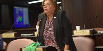 Designan calle con el nombre de Gladys Gutiérrez