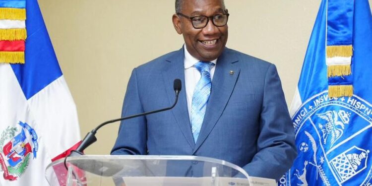 Editrudis Beltrán anuncia implementación del sueldo 14 para UASD