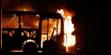 OMSA informa no hubo pérdida humana ni heridos tras incendio de autobuses en módulo del Hipódromo