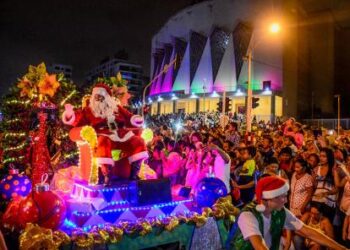 Aguinaldos navideños, entre música, baile y chocolate caliente