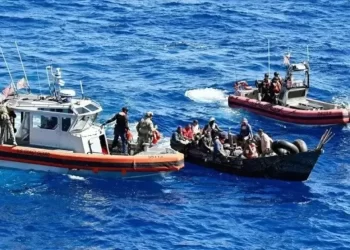 Arrestan 48 migrantes haitianos abandonados por contrabandistas en isla puertorriqueña