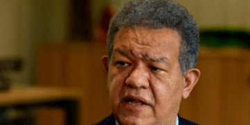 Dice llevará al TC ley que permitió a Abinader firmar el contrato de Aerodom