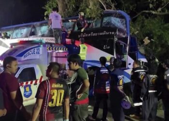 Al menos 14 muertos y 32 heridos en el accidente de un autobús en el sur de Tailandia