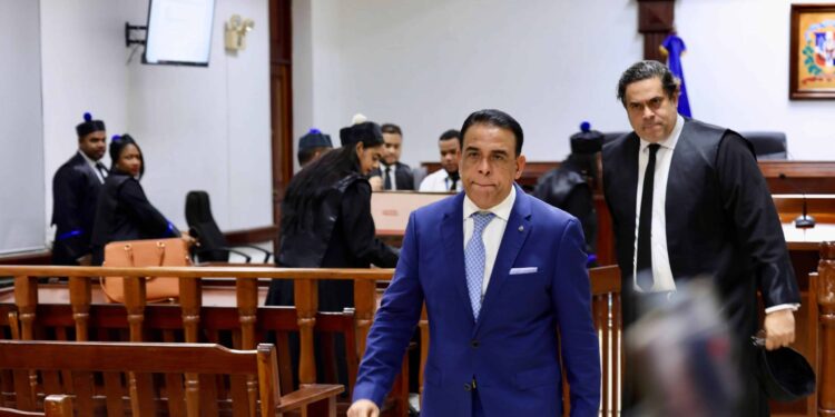 Varían medida de coerción a Alexis Medina; Tribunal levanta prisión domiciliaria y uso de grilletes