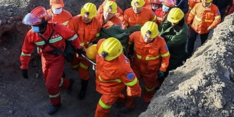 Aumentan a 7 los fallecidos tras derrumbe en China