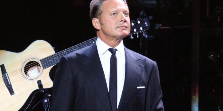 Suspenden concierto de Luis Miguel por inconvenientes técnicos