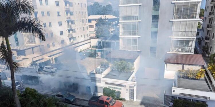 Mujer que pagó por fumigación en torre Piantini abandonó apartamento para no intoxicarse