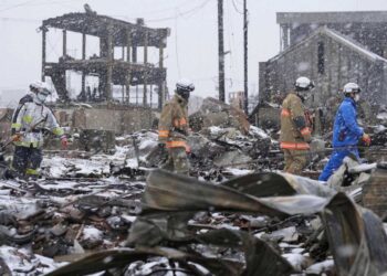 Unos 300 desaparecidos y 168 muertos en el terremoto de Japón una semana después