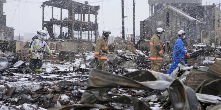 Unos 300 desaparecidos y 168 muertos en el terremoto de Japón una semana después