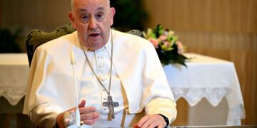 Papa Francisco pide unidad en la iglesia en la misa de Reyes Magos