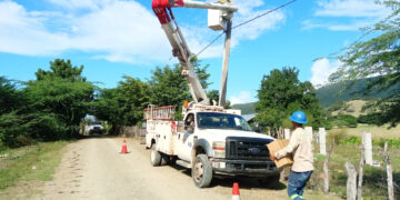Edesur instala casi 500 nuevas luminarias tipo led en barrios y comunidades de San Juan