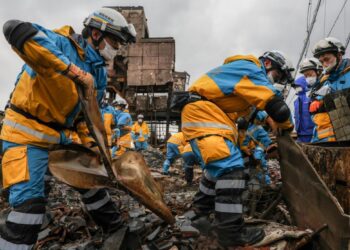 Elevan a 206 los fallecidos en el terremoto de Japón y 52 personas siguen desaparecidas