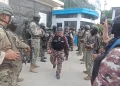 Liberan a 41 funcionarios de prisiones y 136 siguen de rehenes en cárceles de Ecuador