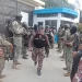 Liberan a 41 funcionarios de prisiones y 136 siguen de rehenes en cárceles de Ecuador