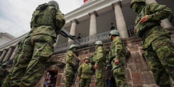 Violencia en Ecuador: 700 militares y 400 policías resguardan el centro histórico de Quito