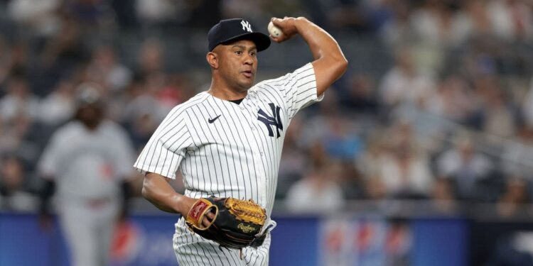 Padres de San Diego firman al ex relevista de los Yankees Wandy Peralta por 4 años
