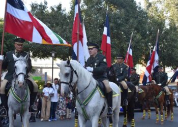 Cientos disfrutan de exhibición y cabalgata duartiana en Zona Colonial