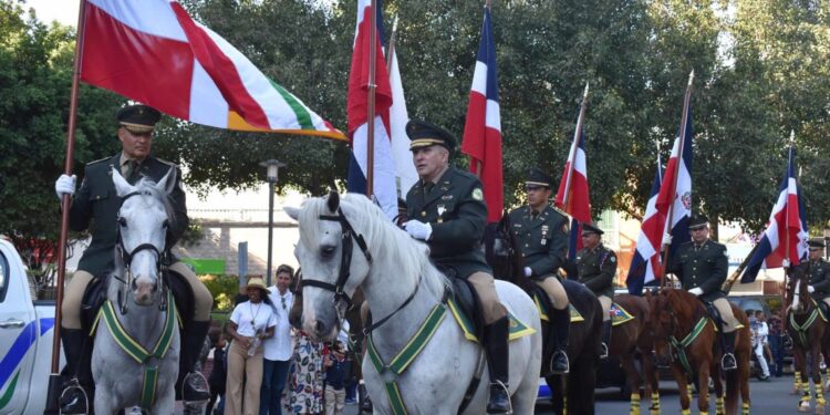 Cientos disfrutan de exhibición y cabalgata duartiana en Zona Colonial