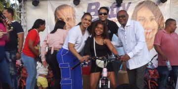 Betty Gerónimo celebra Día de los Reyes con feria mecánica para niños de SDN