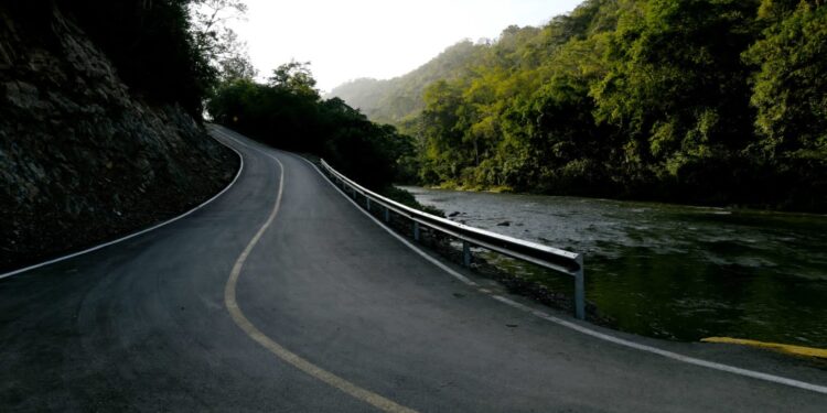 Entregan carretera y calles en Guayajayuco con una inversión de superior a RD$83 millones