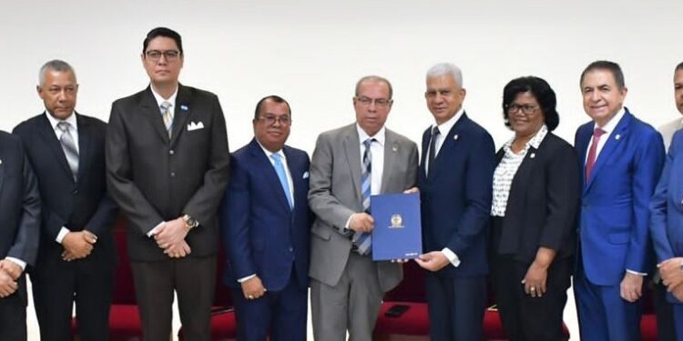 Senado rinde homenaje póstumo al héroe nacional Gregório Urbano Gilbert