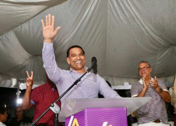 Luis Alberto :Chocando al oficialismo hasta con los postes de luz