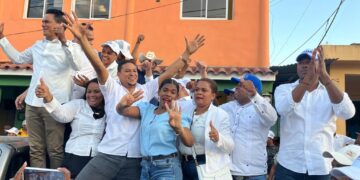 Candidato alcalde de Peralvillo realiza marcha caravana