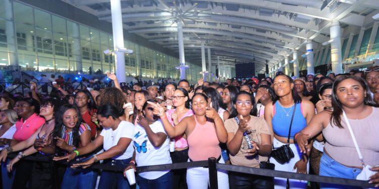 PN realiza fiesta para sus miembros en el Puerto SanSouci