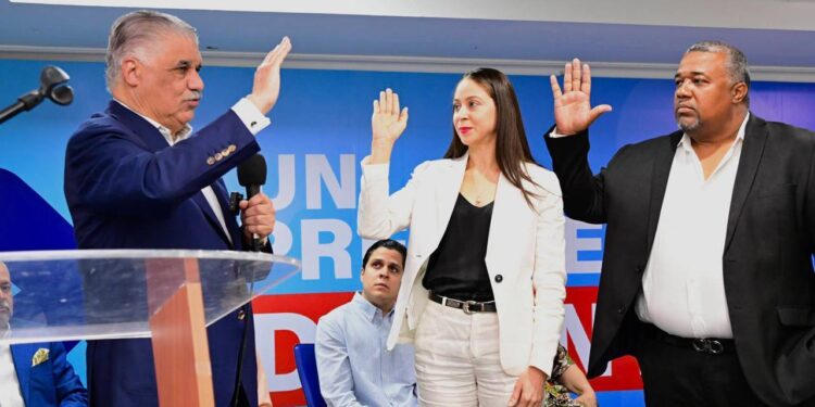 Miguel Vargas juramenta diputada Yari Encarnación ; anuncia será candidata a senadora por San José de Ocoa