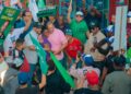Cientos de personas afirman que alcalde Carlos Guzmán será el primero en repetir en SDN