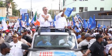Abinader concluye recorrido en apoyo a candidatos a las alcaldías de SDE, Boca Chica y Guerra 