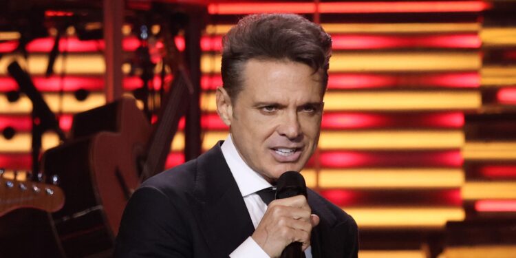 Reembolsarán dinero a quienes compraron entradas para Luis Miguel y no asistieron