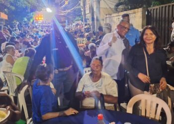 Venancio Alcántara realiza tradicional cena navideña para reunir a los amigos y vecinos