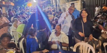 Venancio Alcántara realiza tradicional cena navideña para reunir a los amigos y vecinos