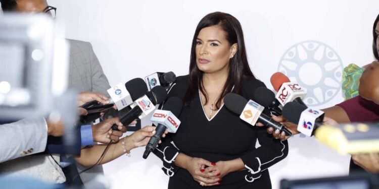 Sector automotriz apoya reglamento de la DGII que protege a consumidores