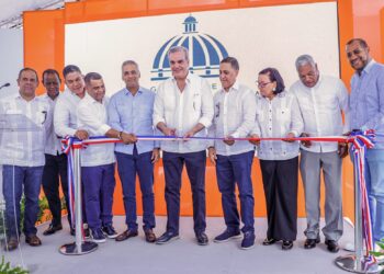 Abinader inaugura tramo de la carretera Barahona-Enriquillo, con una inversión de RD$1,821 millones