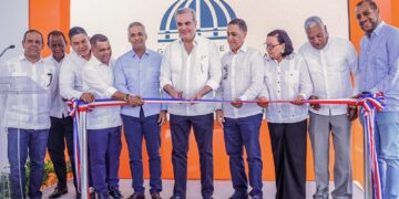 Abinader inaugura tramo de la carretera Barahona-Enriquillo, con una inversión de RD$1,821 millones