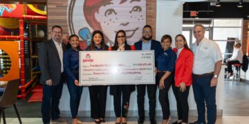 Fundación Pedro Martínez recibe donación de Wendy’s