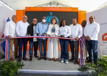 Vicepresidenta inaugura cinco obras en provincias fronterizas