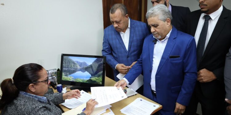 PLD recusa jueza de Junta Electoral Santo Domingo Este, por ser esposa de jefe de campaña de Dio Astacio