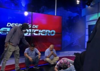 Policía libera retenidos en un canal televisión en Guayaquil y detiene a 13 asaltantes