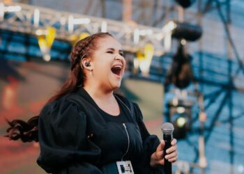 La cantautora Rosa Karina regresó  a la Concentración Evangélica Nacional