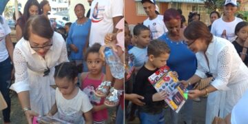 Aspirante a regidora PRM regala juguetes a niños de SDE por tradición de la “Vieja Belén”