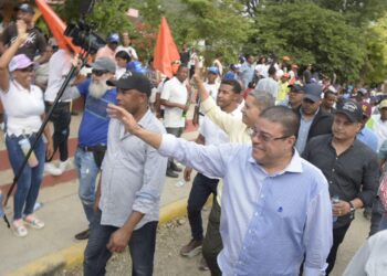 Camacho toma juramento en el PRM a exdirigentes peledeístas de la provincia Independencia