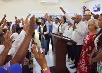 Juan Rosa encabeza juramentación de movimientos en apoyo a Luis Abinader