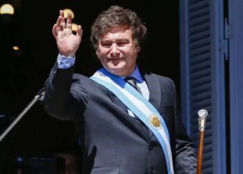 Milei opina que va "por el buen camino" si Maduro le considera un "error histórico"