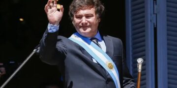 Milei opina que va "por el buen camino" si Maduro le considera un "error histórico"