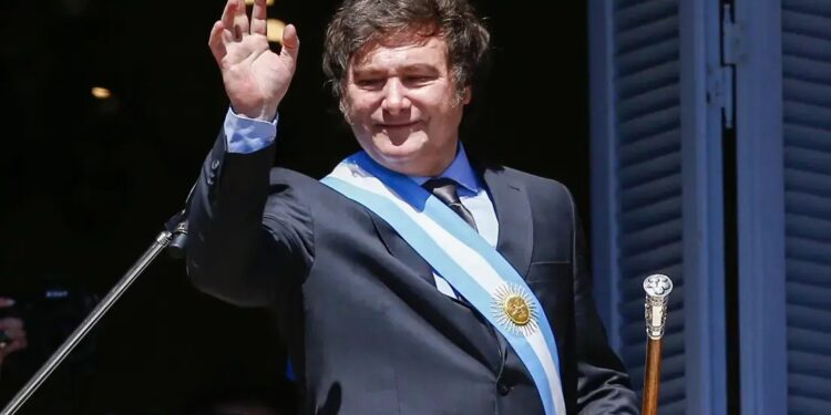 Milei opina que va "por el buen camino" si Maduro le considera un "error histórico"