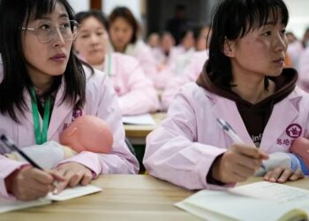 El régimen chino pidió a las mujeres que tengan más hijos, pero su población sigue cayendo